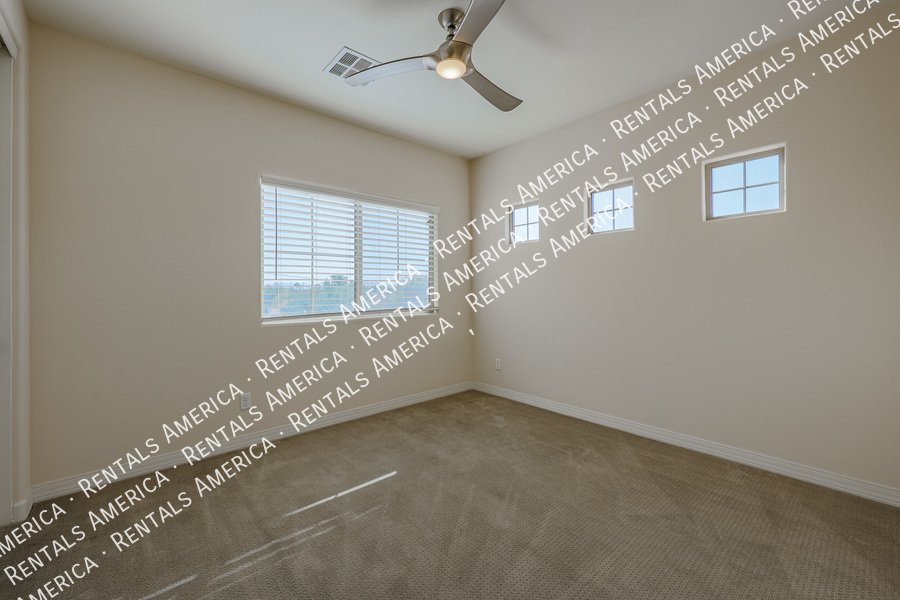 MOVE IN SPECIAL!!!!! Spacious 6 bedroon 3.5 ba home in Phoenix property image