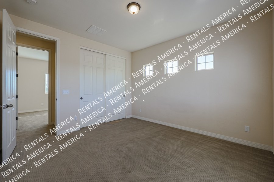 MOVE IN SPECIAL!!!!! Spacious 6 bedroon 3.5 ba home in Phoenix property image