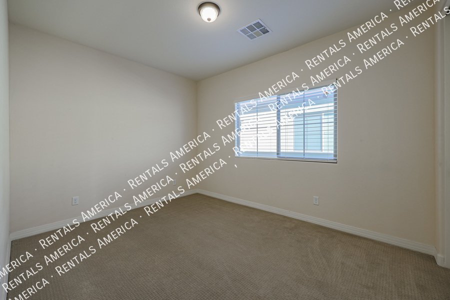 MOVE IN SPECIAL!!!!! Spacious 6 bedroon 3.5 ba home in Phoenix property image