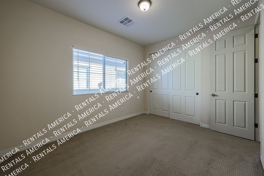 MOVE IN SPECIAL!!!!! Spacious 6 bedroon 3.5 ba home in Phoenix property image