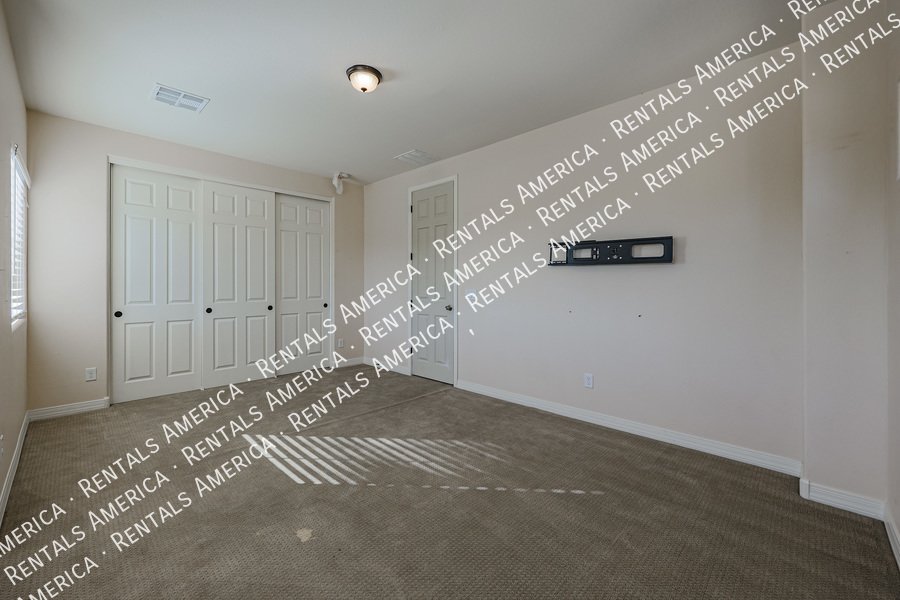 MOVE IN SPECIAL!!!!! Spacious 6 bedroon 3.5 ba home in Phoenix property image