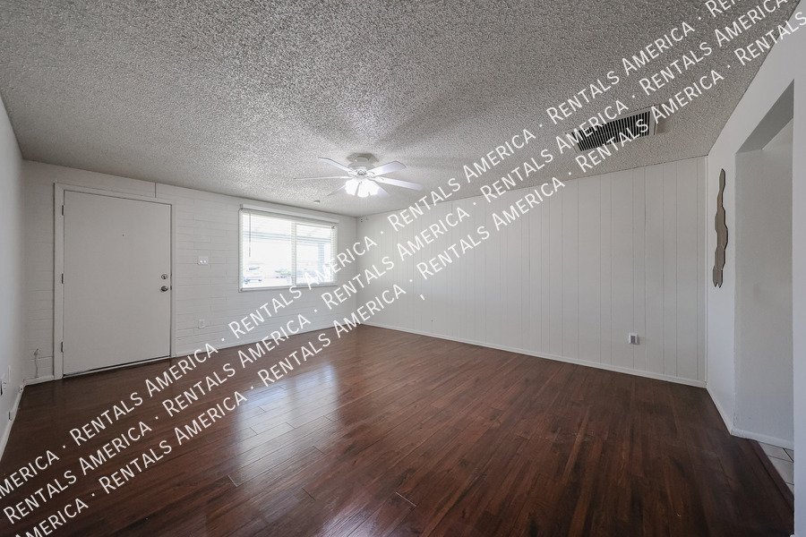 Available! 3 bed 2 bath No HOA property image
