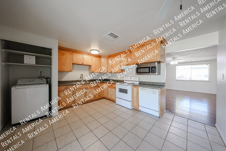 Available! 3 bed 2 bath No HOA property image