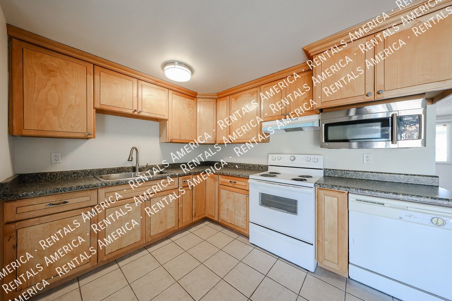 Available! 3 bed 2 bath No HOA property image