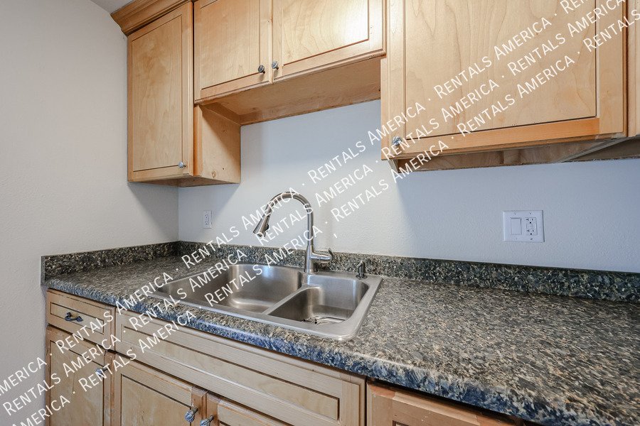 Available! 3 bed 2 bath No HOA property image