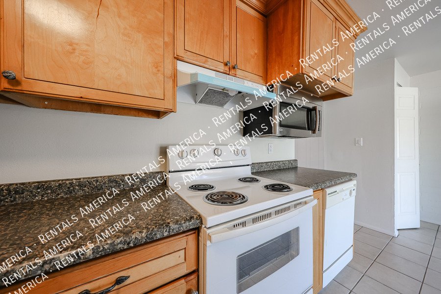 Available! 3 bed 2 bath No HOA property image