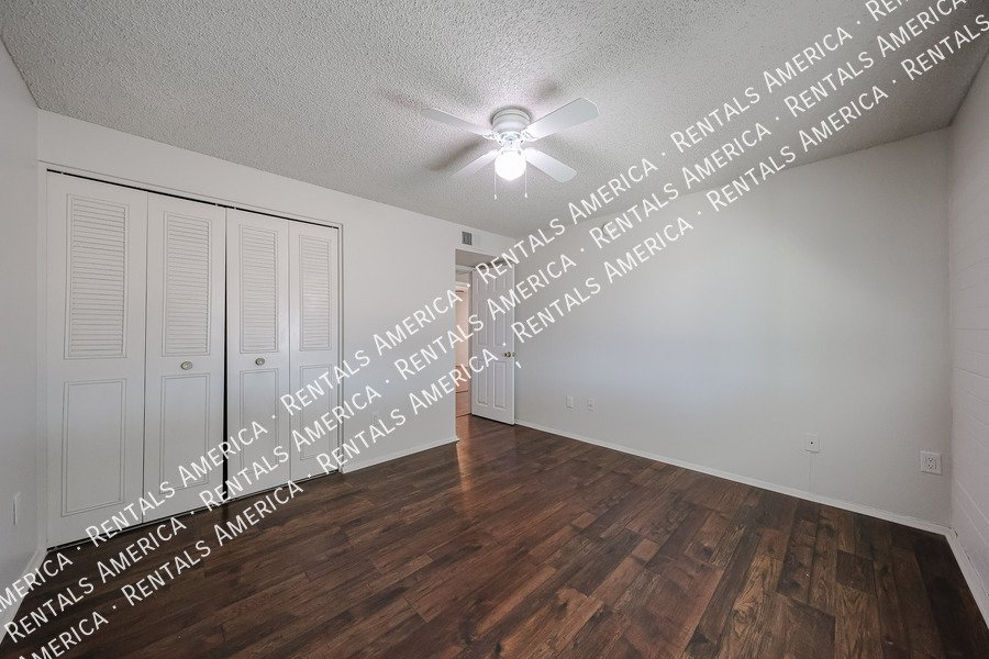 Available! 3 bed 2 bath No HOA property image