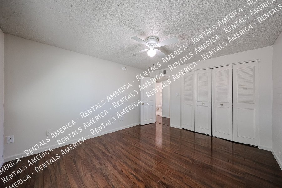 Available! 3 bed 2 bath No HOA property image