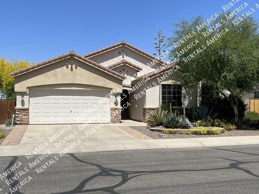 4 Bed 2 Bath Solar Panel Beautiful Single level Home property image