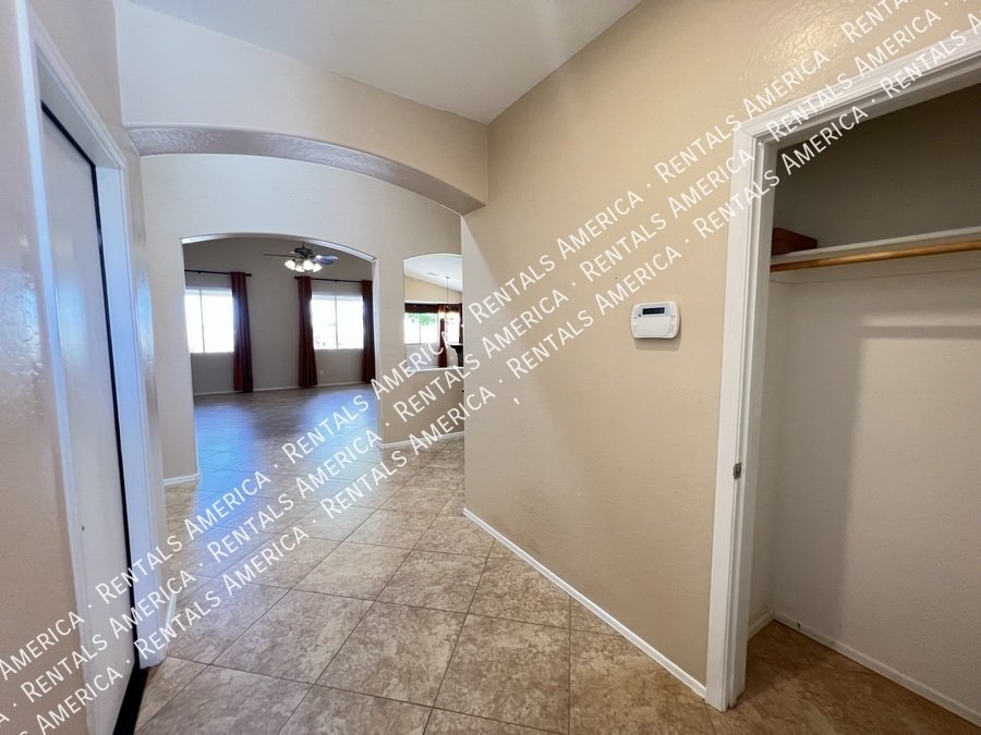 4 Bed 2 Bath Solar Panel Beautiful Single level Home property image