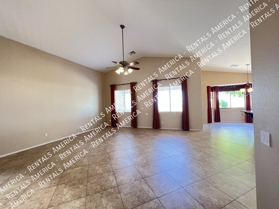 4 Bed 2 Bath Solar Panel Beautiful Single level Home property image