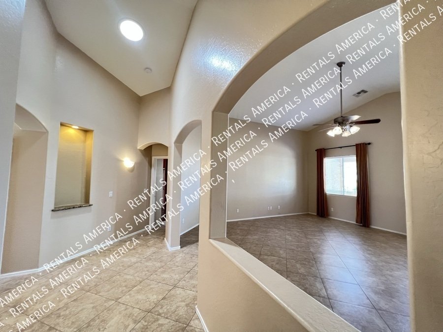 4 Bed 2 Bath Solar Panel Beautiful Single level Home property image