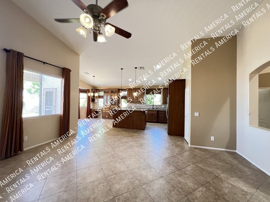 4 Bed 2 Bath Solar Panel Beautiful Single level Home property image