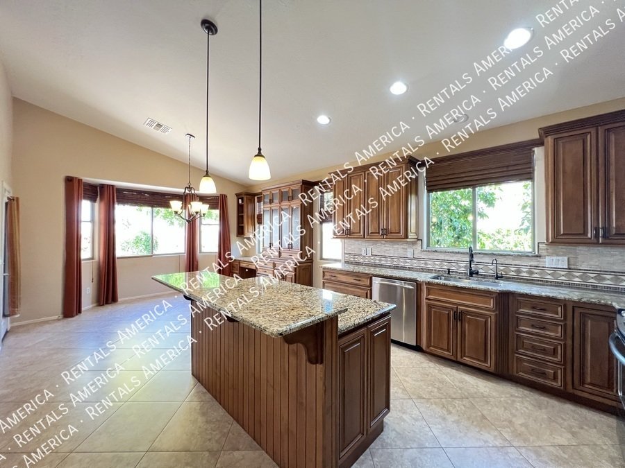 4 Bed 2 Bath Solar Panel Beautiful Single level Home property image