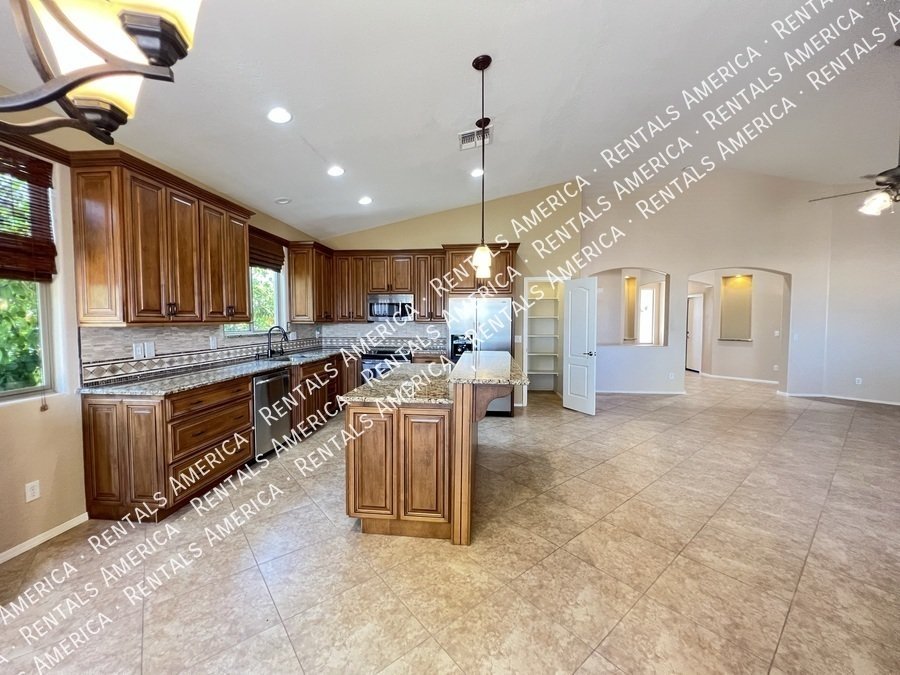 4 Bed 2 Bath Solar Panel Beautiful Single level Home property image