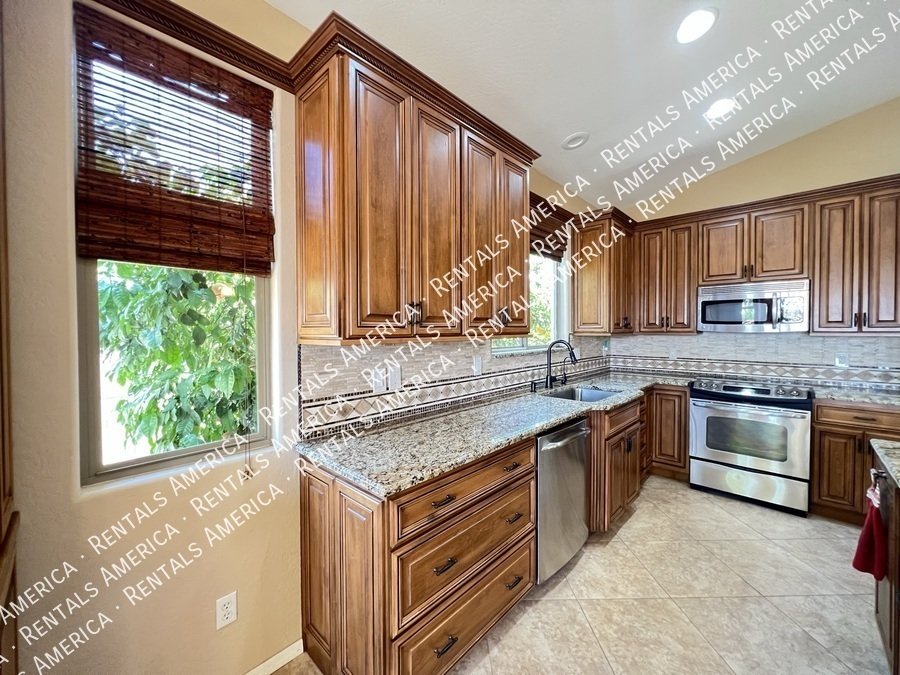 4 Bed 2 Bath Solar Panel Beautiful Single level Home property image