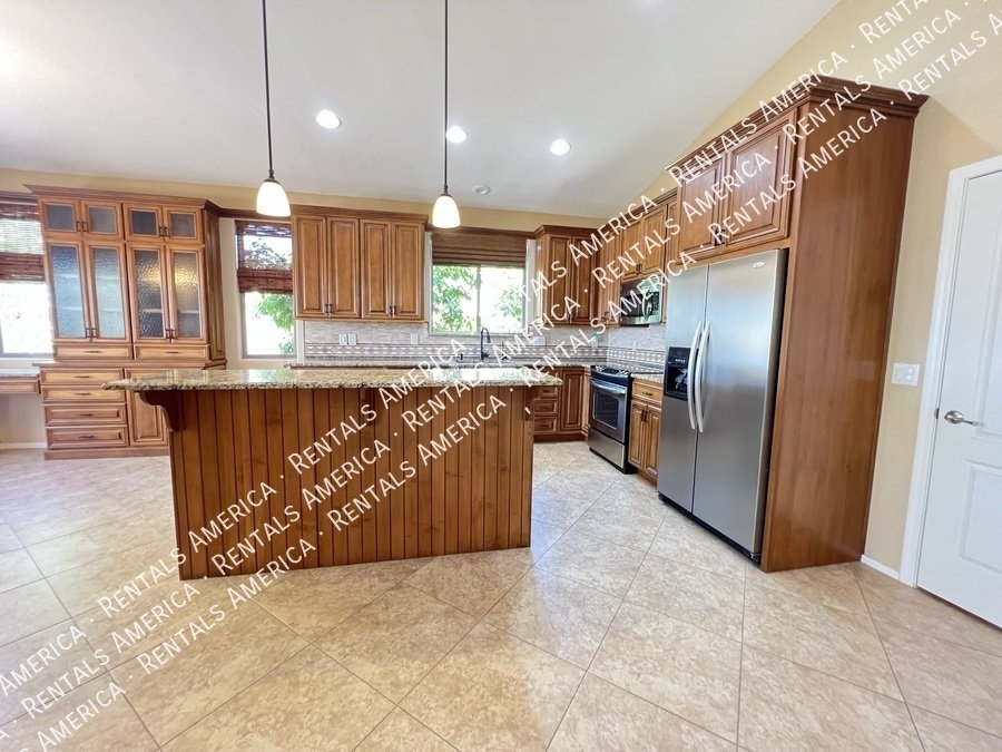 4 Bed 2 Bath Solar Panel Beautiful Single level Home property image