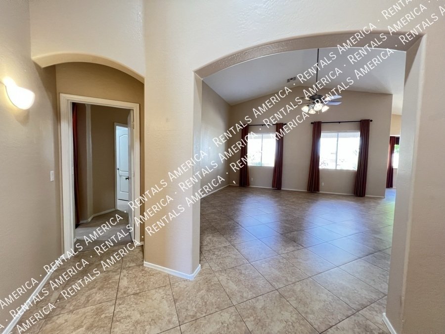 4 Bed 2 Bath Solar Panel Beautiful Single level Home property image