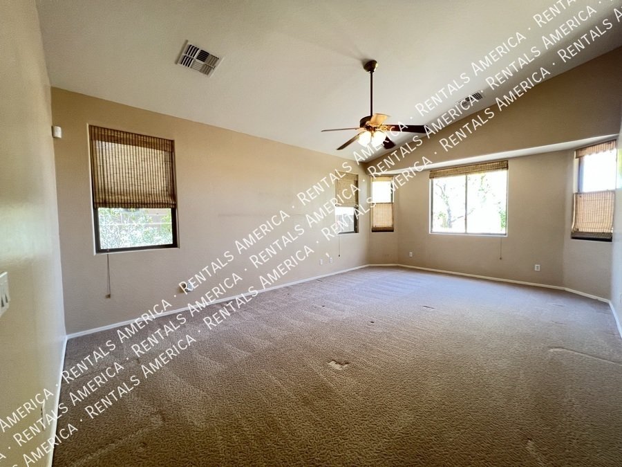 4 Bed 2 Bath Solar Panel Beautiful Single level Home property image