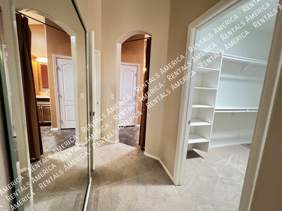 4 Bed 2 Bath Solar Panel Beautiful Single level Home property image