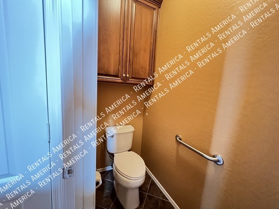 4 Bed 2 Bath Solar Panel Beautiful Single level Home property image