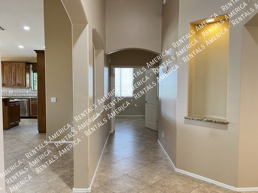 4 Bed 2 Bath Solar Panel Beautiful Single level Home property image