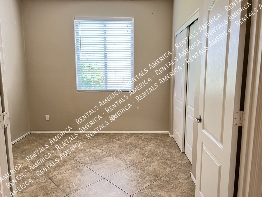 4 Bed 2 Bath Solar Panel Beautiful Single level Home property image