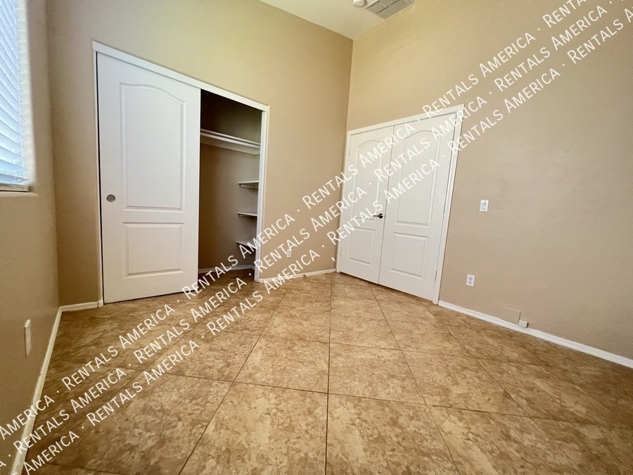4 Bed 2 Bath Solar Panel Beautiful Single level Home property image