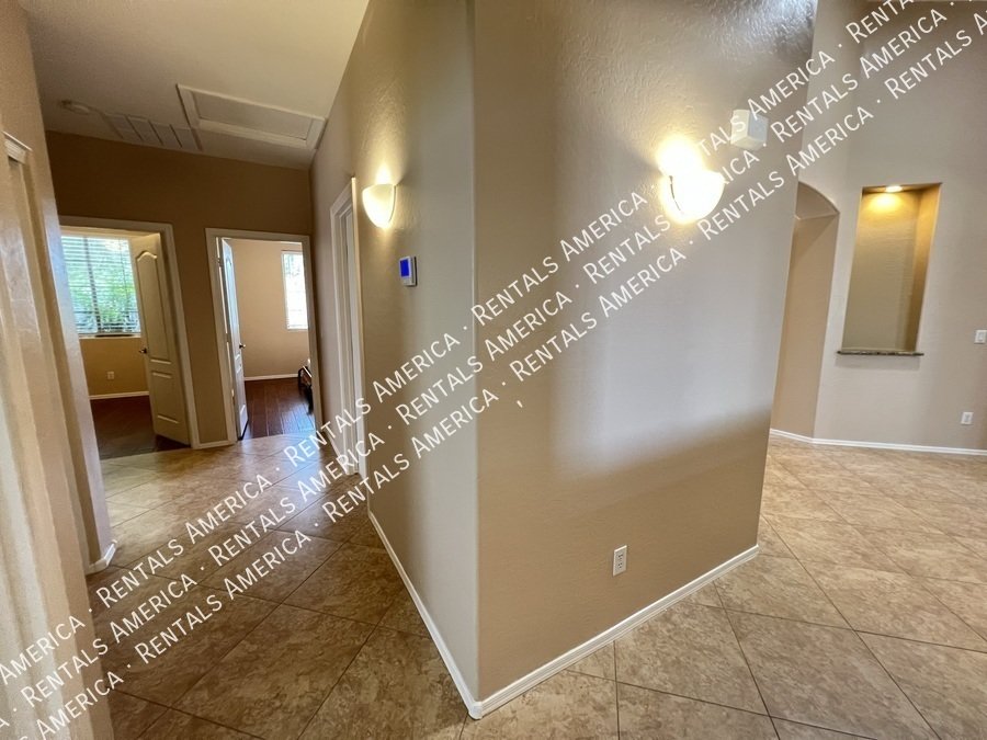 4 Bed 2 Bath Solar Panel Beautiful Single level Home property image