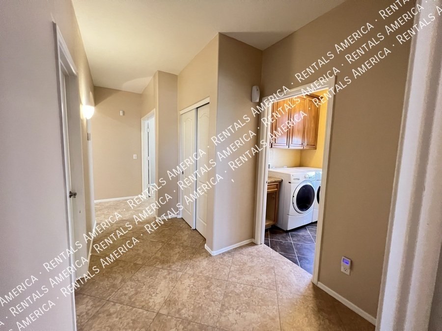 4 Bed 2 Bath Solar Panel Beautiful Single level Home property image