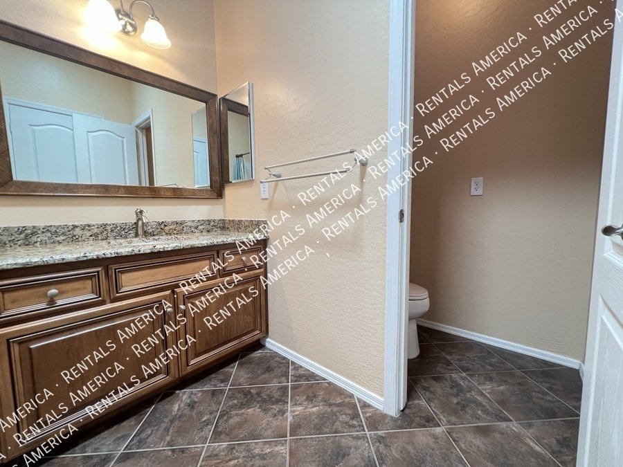 4 Bed 2 Bath Solar Panel Beautiful Single level Home property image