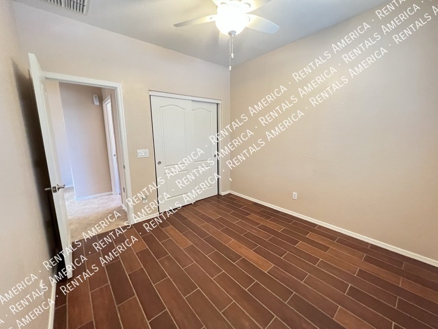 4 Bed 2 Bath Solar Panel Beautiful Single level Home property image