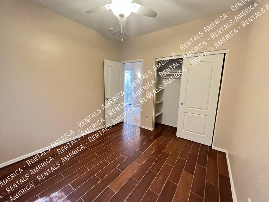 4 Bed 2 Bath Solar Panel Beautiful Single level Home property image