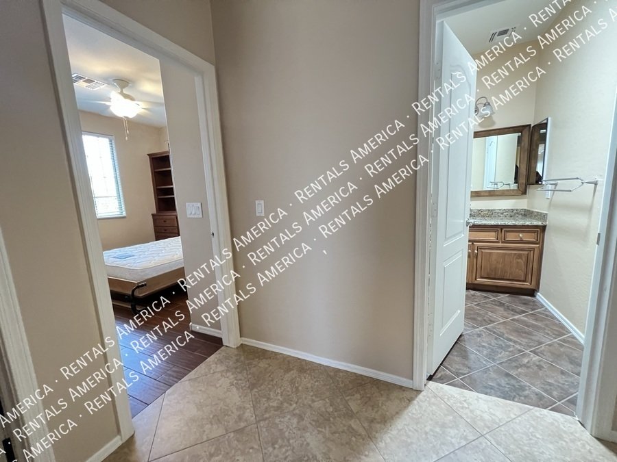4 Bed 2 Bath Solar Panel Beautiful Single level Home property image
