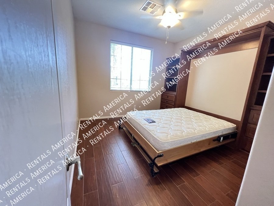4 Bed 2 Bath Solar Panel Beautiful Single level Home property image