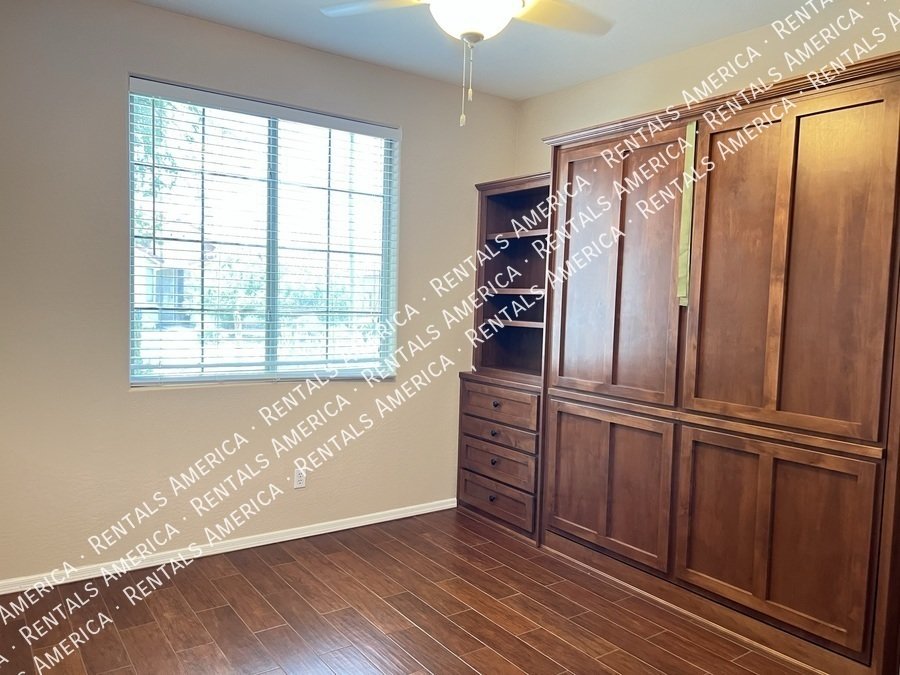 4 Bed 2 Bath Solar Panel Beautiful Single level Home property image