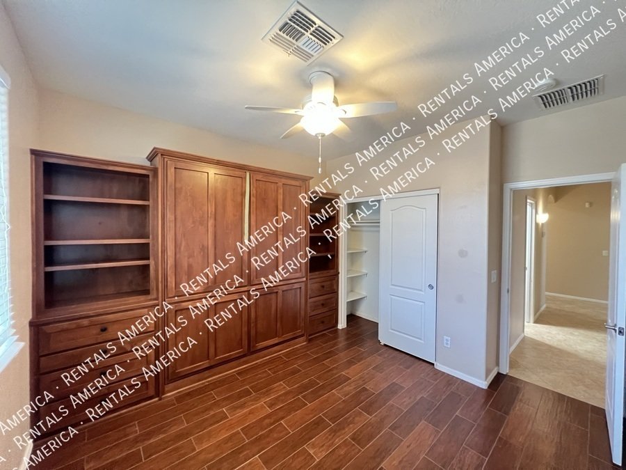 4 Bed 2 Bath Solar Panel Beautiful Single level Home property image