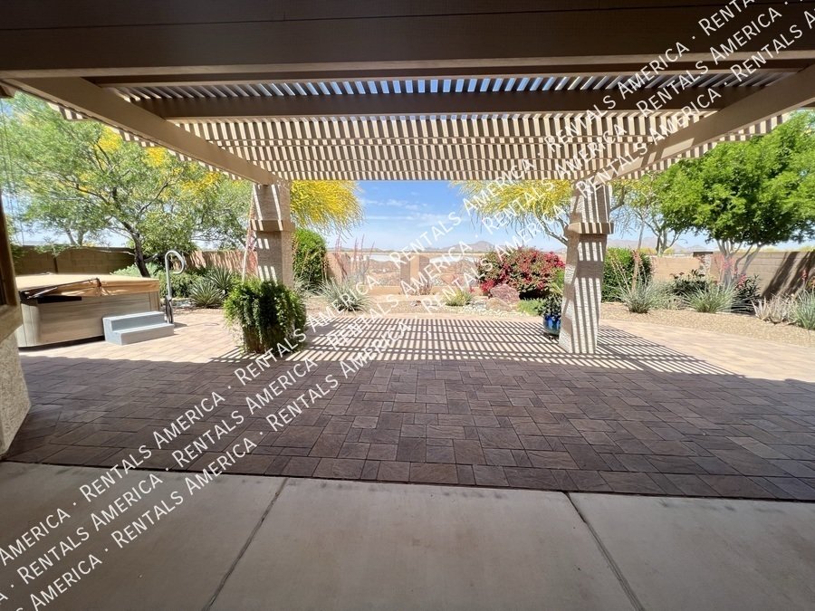 4 Bed 2 Bath Solar Panel Beautiful Single level Home property image