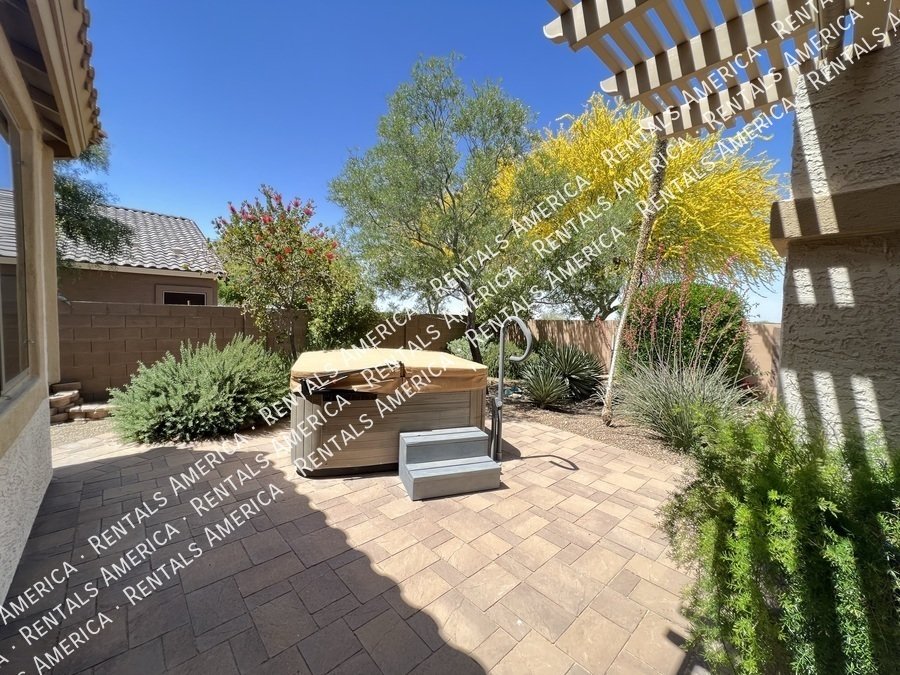 4 Bed 2 Bath Solar Panel Beautiful Single level Home property image