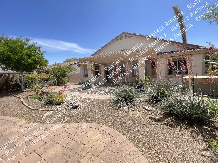 4 Bed 2 Bath Solar Panel Beautiful Single level Home property image