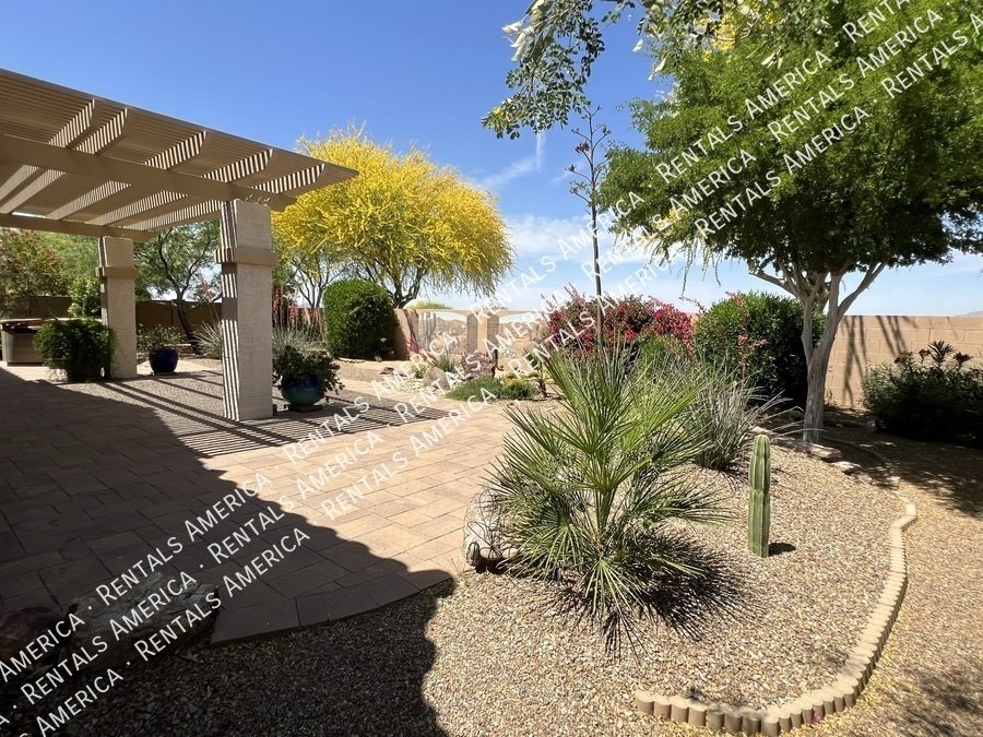 4 Bed 2 Bath Solar Panel Beautiful Single level Home property image