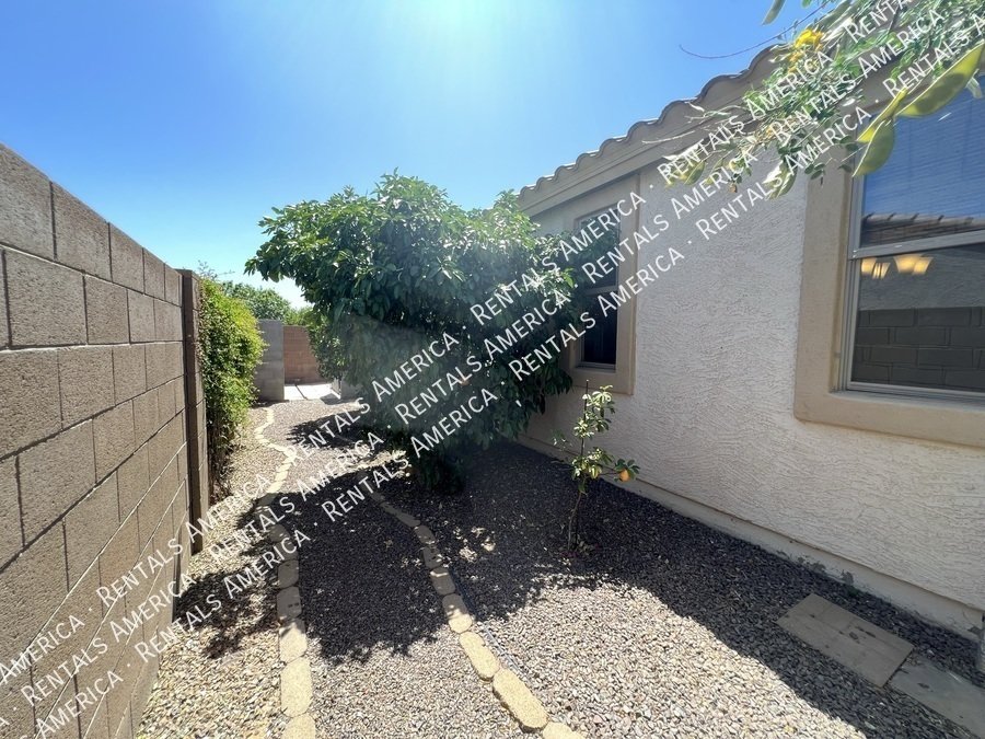 4 Bed 2 Bath Solar Panel Beautiful Single level Home property image