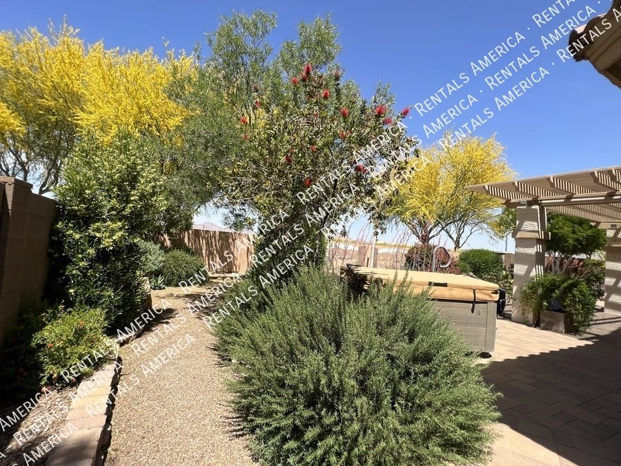 4 Bed 2 Bath Solar Panel Beautiful Single level Home property image