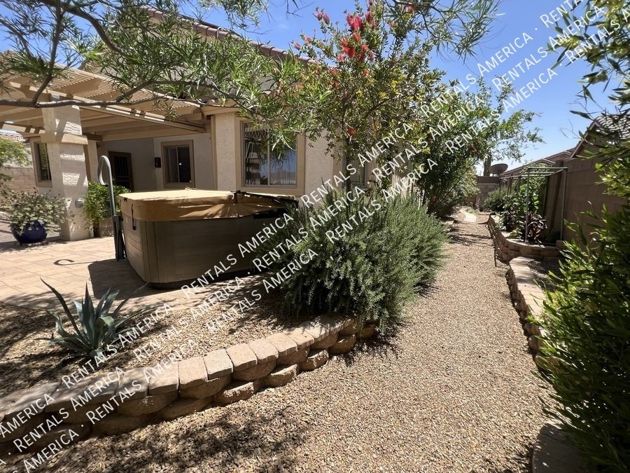 4 Bed 2 Bath Solar Panel Beautiful Single level Home property image