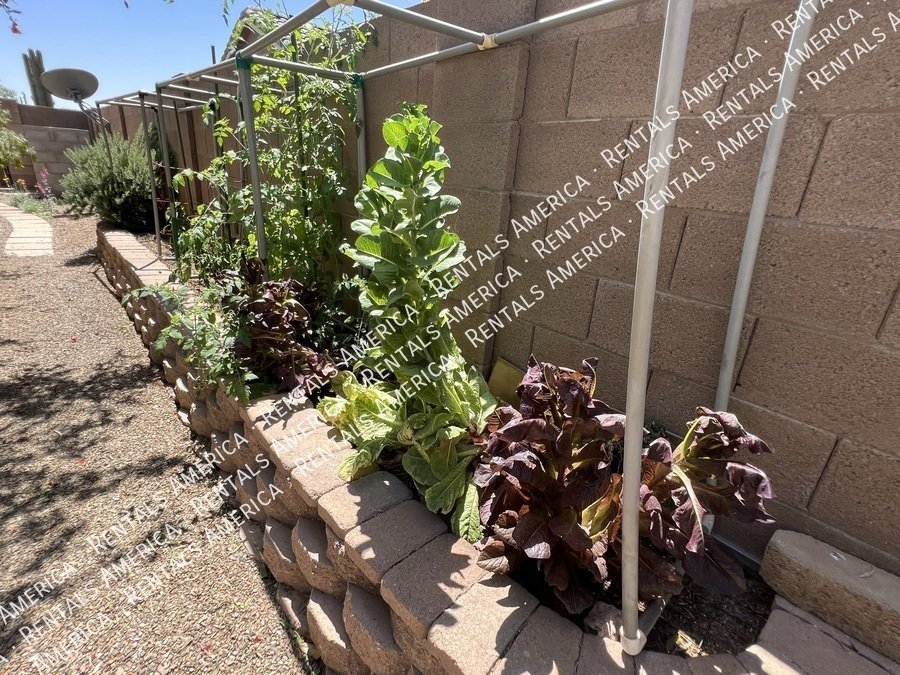 4 Bed 2 Bath Solar Panel Beautiful Single level Home property image