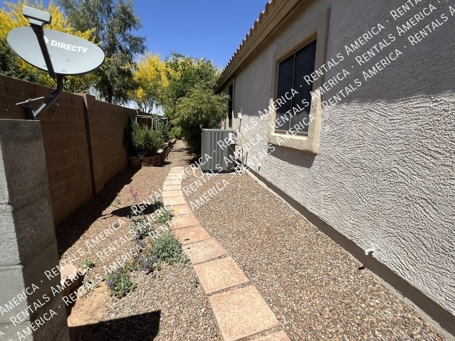 4 Bed 2 Bath Solar Panel Beautiful Single level Home property image