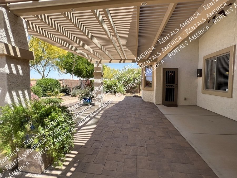 4 Bed 2 Bath Solar Panel Beautiful Single level Home property image