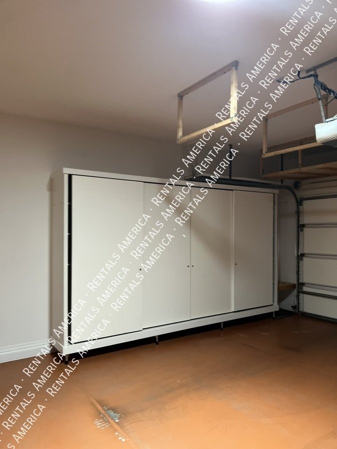 4 Bed 2 Bath Solar Panel Beautiful Single level Home property image