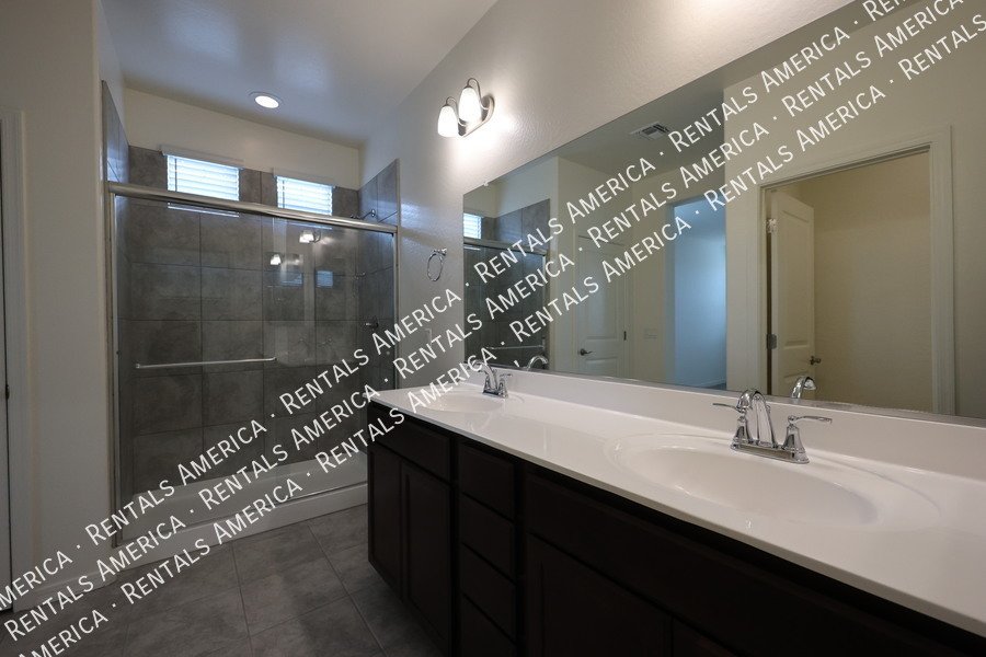 1142 E Westwood Dr property image