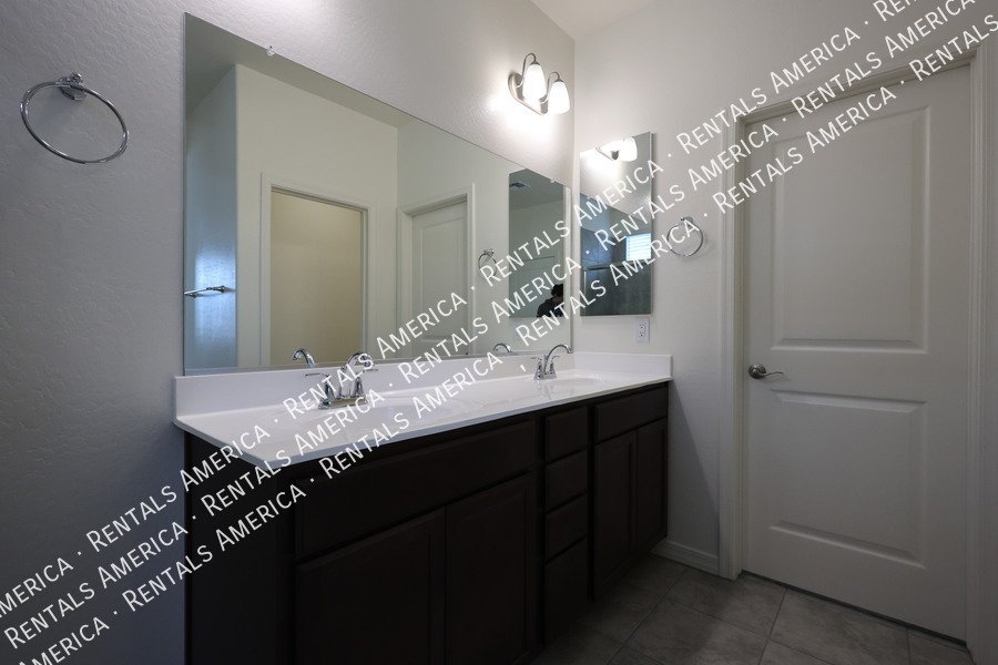 1142 E Westwood Dr property image